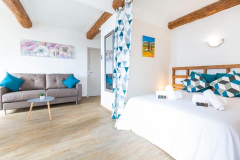 Bed, Bathroom, Living room, Seating area, Bedroom