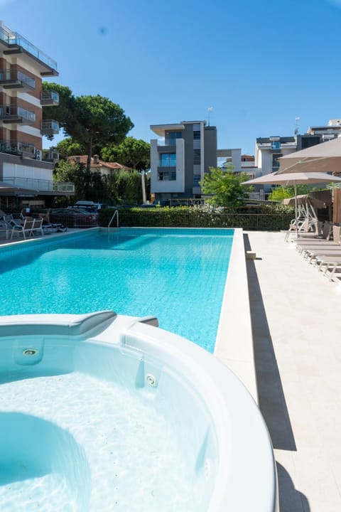 Hot Tub, Pool view, Swimming pool, sunbed