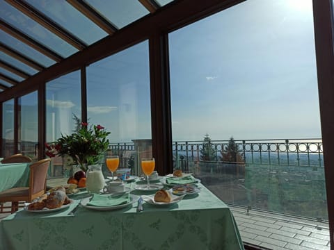 Food and drinks, Food, Breakfast, Continental breakfast, Buffet breakfast