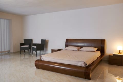 Living room, Photo of the whole room, Bedroom