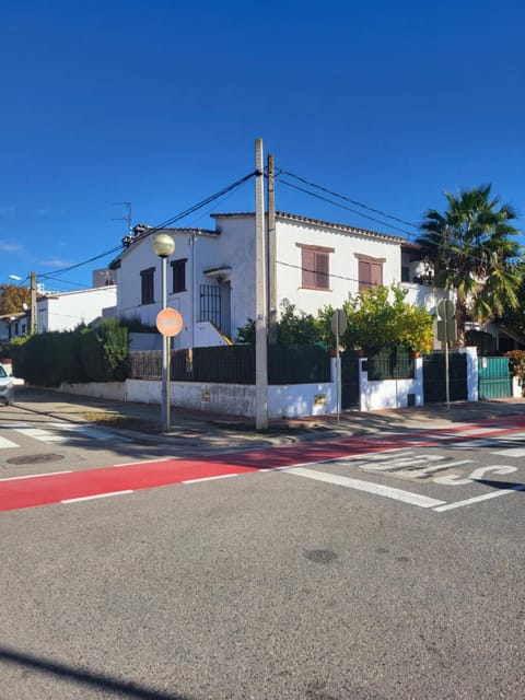 Property building, Off site, Day, Street view