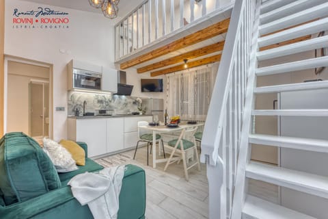 Kitchen or kitchenette, Living room, Seating area, Dining area, dishwasher, stove