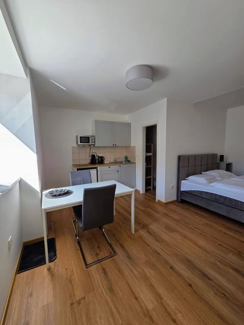 Dining area, kitchen
