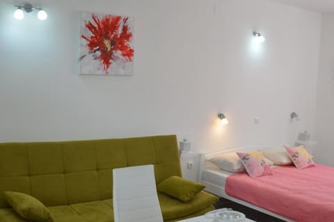 Bed, Seating area