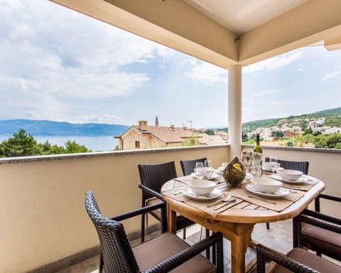 Property building, Summer, Garden, Balcony/Terrace
