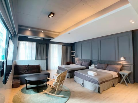 Bed, Photo of the whole room, Seating area, Bedroom