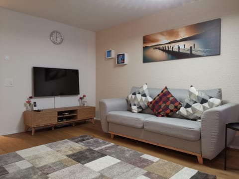 Communal lounge/ TV room, TV and multimedia, Living room, Seating area, Evening entertainment