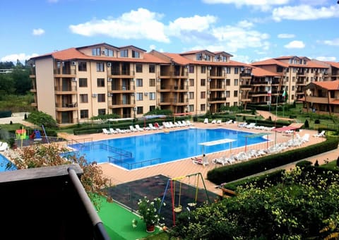 Property building, Pool view, Swimming pool, Swimming pool