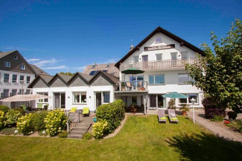 BBQ facilities, Garden, Balcony/Terrace