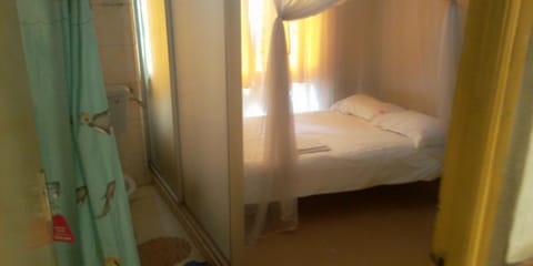 Bed, Bathroom, Photo of the whole room, Bedroom, bunk bed