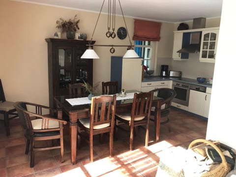 Coffee/tea facilities, Kitchen or kitchenette, Dining area