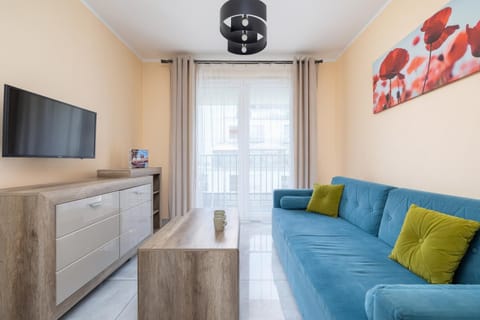 TV and multimedia, Living room, Seating area, Evening entertainment
