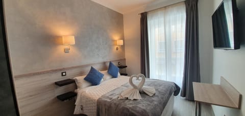 Bed, Photo of the whole room, Bedroom, City view