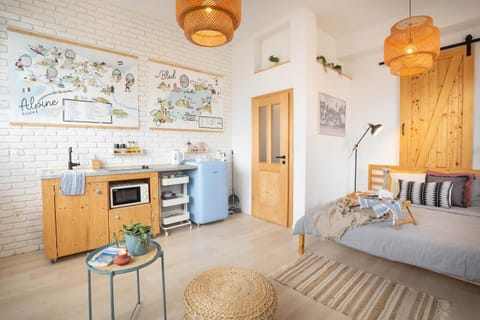 Bedroom, kitchen