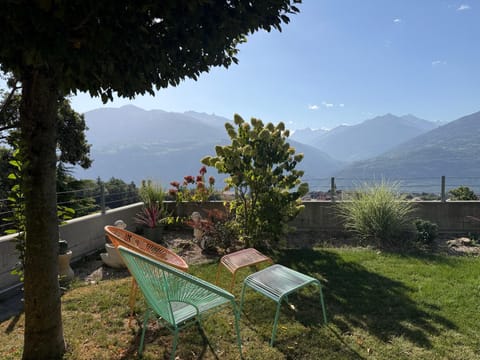 Balcony/Terrace, Mountain view
