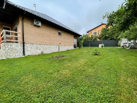 Property building, Day, Natural landscape, Garden, Garden view