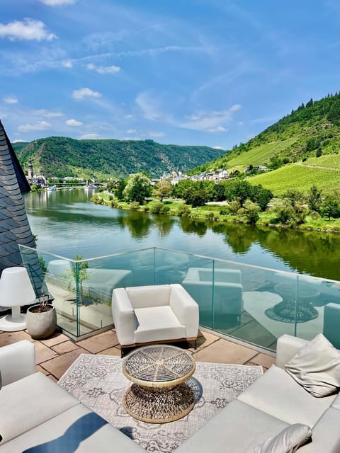 Balcony/Terrace, Seating area, Mountain view, River view
