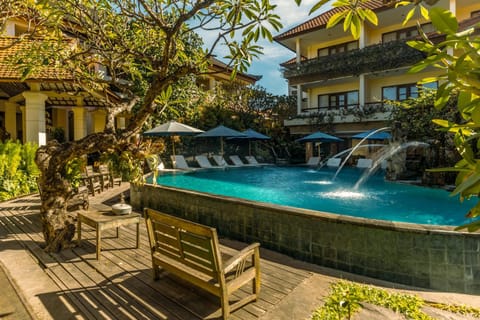 Property building, Swimming pool, Swimming pool