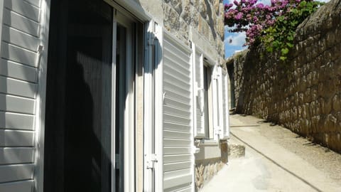 Patio, Facade/entrance