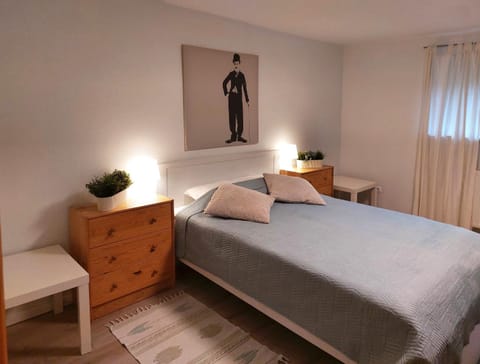 Bed, Bedroom, On site, Garden view