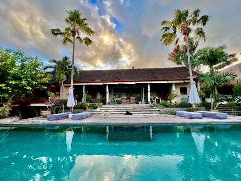 Property building, Patio, Natural landscape, Garden, Garden view, Pool view, Swimming pool, sunbed