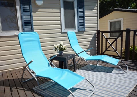 Balcony/Terrace, sunbed