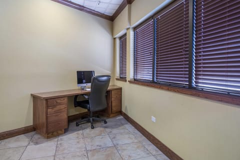 Badlands Inn & Suites Hotel in Dickinson