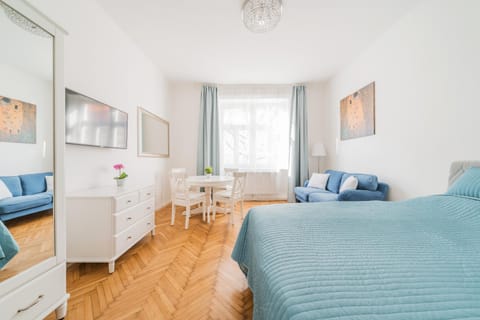 TV and multimedia, Living room, Seating area, Dining area, Bedroom