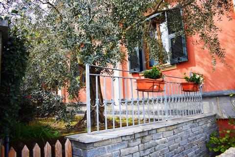 Facade/entrance, Garden