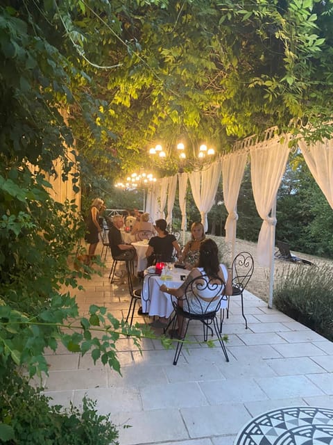 Patio, Restaurant/places to eat, Night, Balcony/Terrace, Banquet/Function facilities, Dining area, Garden view, group of guests