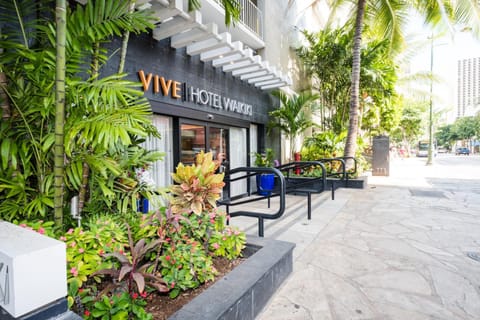 Facade/entrance