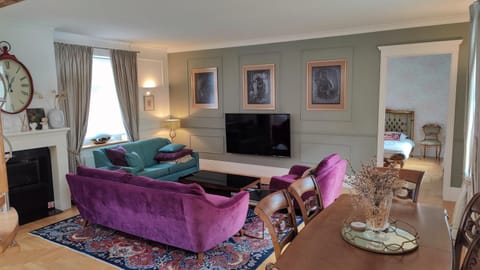 Communal lounge/ TV room, Living room, Seating area