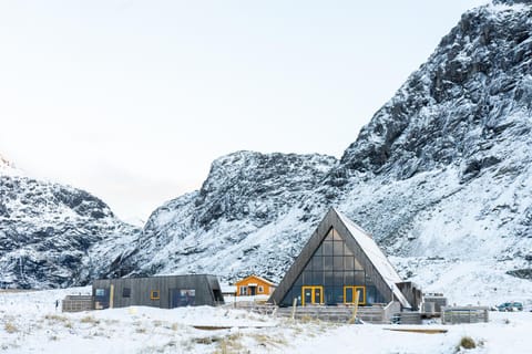 Restaurant/places to eat, Activities, Sauna, Beach, Beach, Mountain view, Mountain view, Sea view