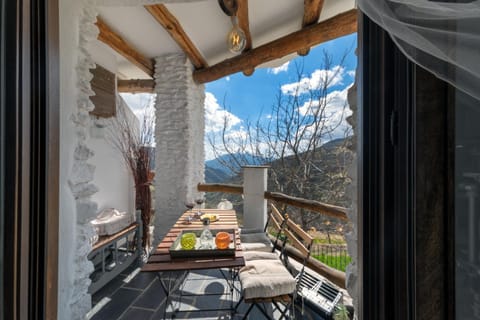 Balcony/Terrace, Mountain view