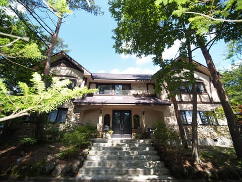 Property building, Day