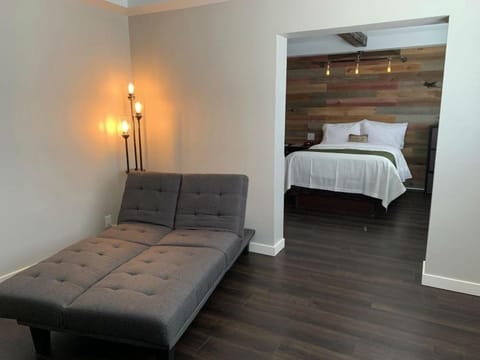 Cedar Stables Inn & Suites Hotel in Sandusky