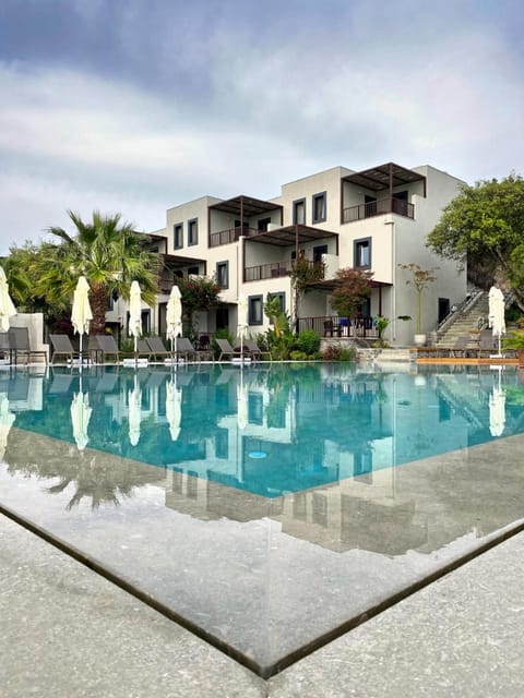 Property building, Pool view, Swimming pool