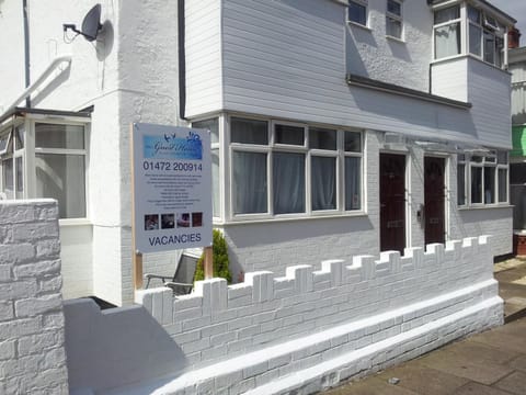 M and J Guest House Bed and Breakfast in Cleethorpes