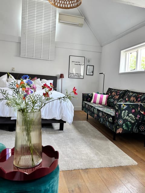 NineT7 Bed and Breakfast in Tilburg