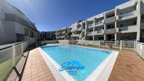 Swimming pool, sunbed