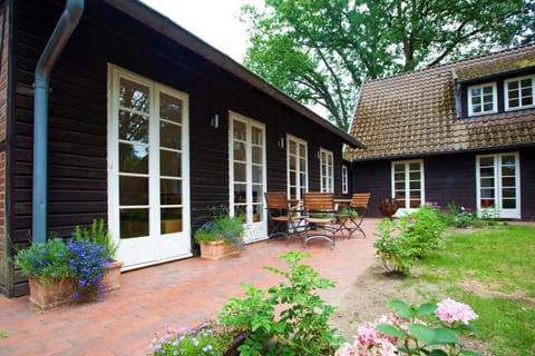 Facade/entrance, BBQ facilities, Balcony/Terrace
