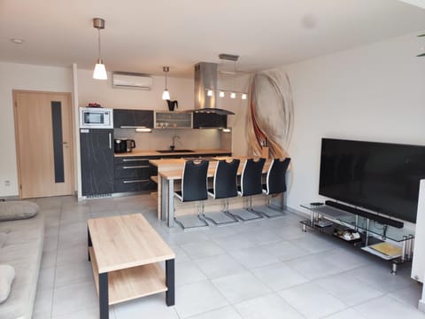 TV and multimedia, Kitchen or kitchenette, Dining area