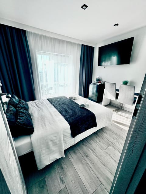 Bed, Photo of the whole room, towels