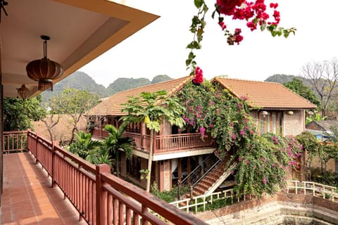 Property building, Natural landscape, Balcony/Terrace, Mountain view