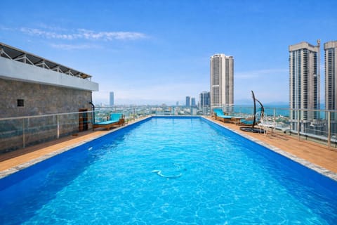 Day, Swimming pool