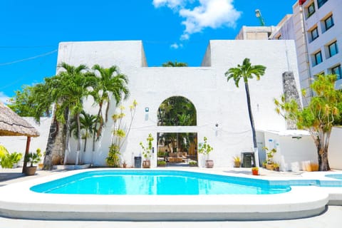 Swimming pool