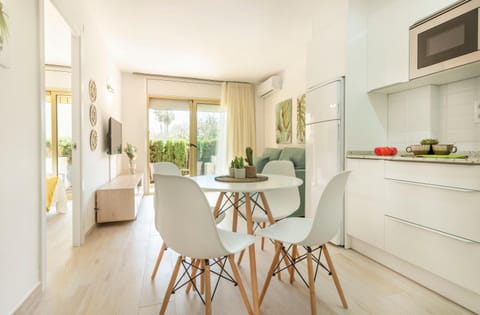 Kitchen or kitchenette, Living room, Dining area