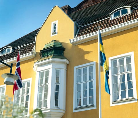 Facade/entrance