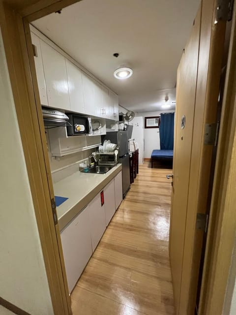 Facade/entrance, kitchen