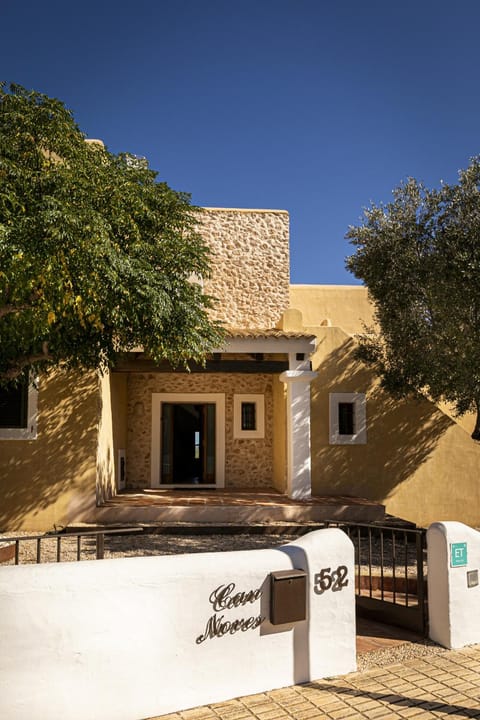 Property building, Facade/entrance, Off site